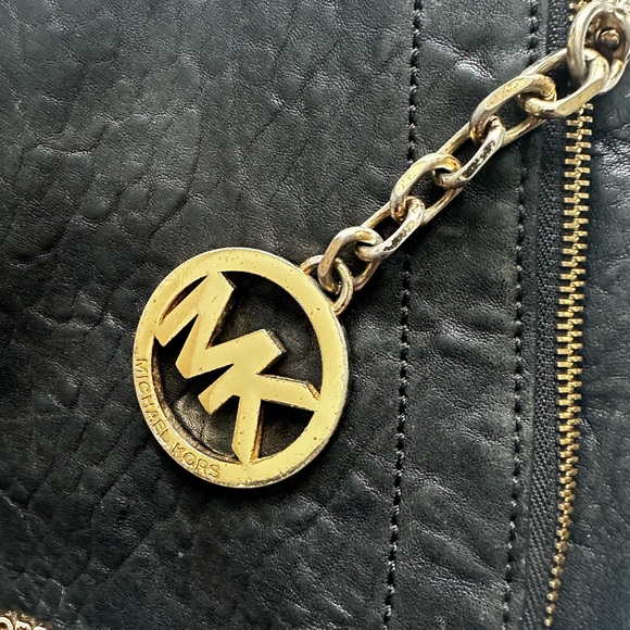 Michael Kors Stanthorpe Distressed Leather Saddle Bag - Picture 7 of 11